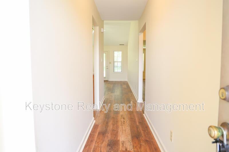 753 Sivley Rd - Photo 3 of 13