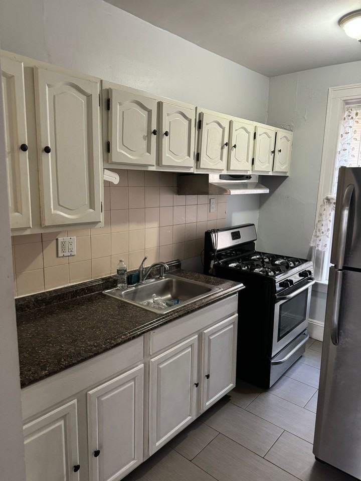 1475 Chapel Street - Photo 5 of 18