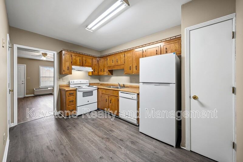 704 Peachers Dr #F - Photo 7 of 13