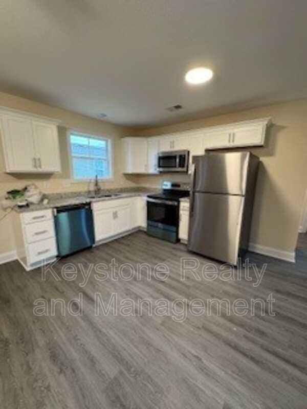 304 Jennifer St - Photo 2 of 8