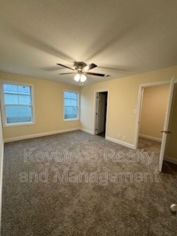 304 Jennifer St - Photo 5 of 8