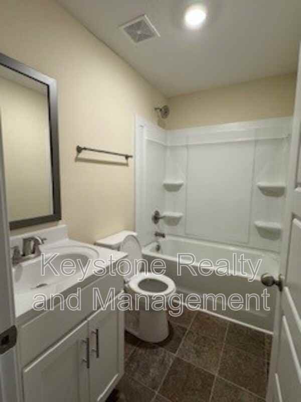 304 Jennifer St - Photo 6 of 8