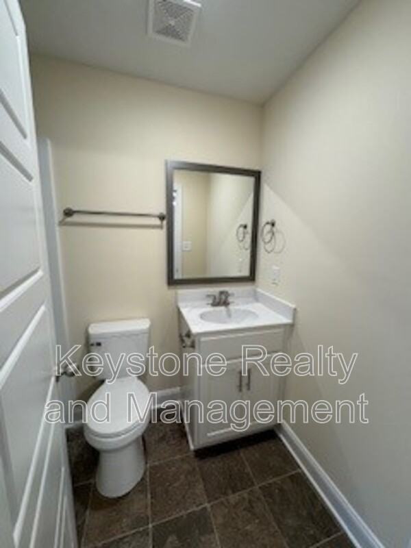 304 Jennifer St - Photo 7 of 8