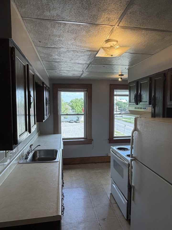 707 North Broadway Street - Photo 5 of 7