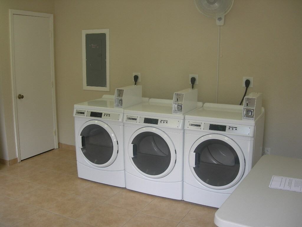 Oakwood Manor Apartments - Photo 4 of 4