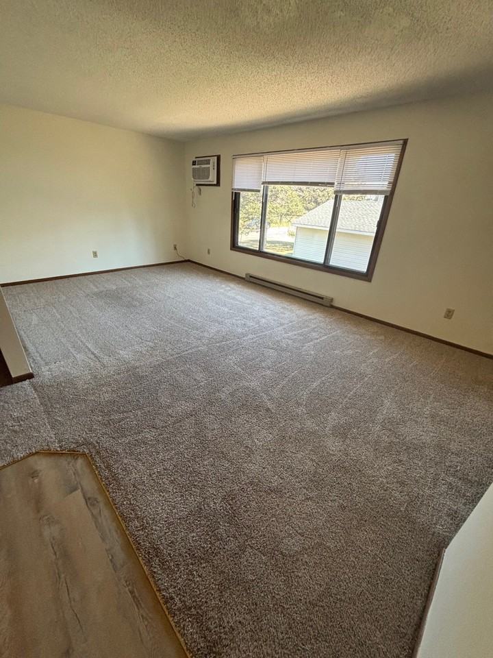 753 Helen Street - Photo 4 of 7