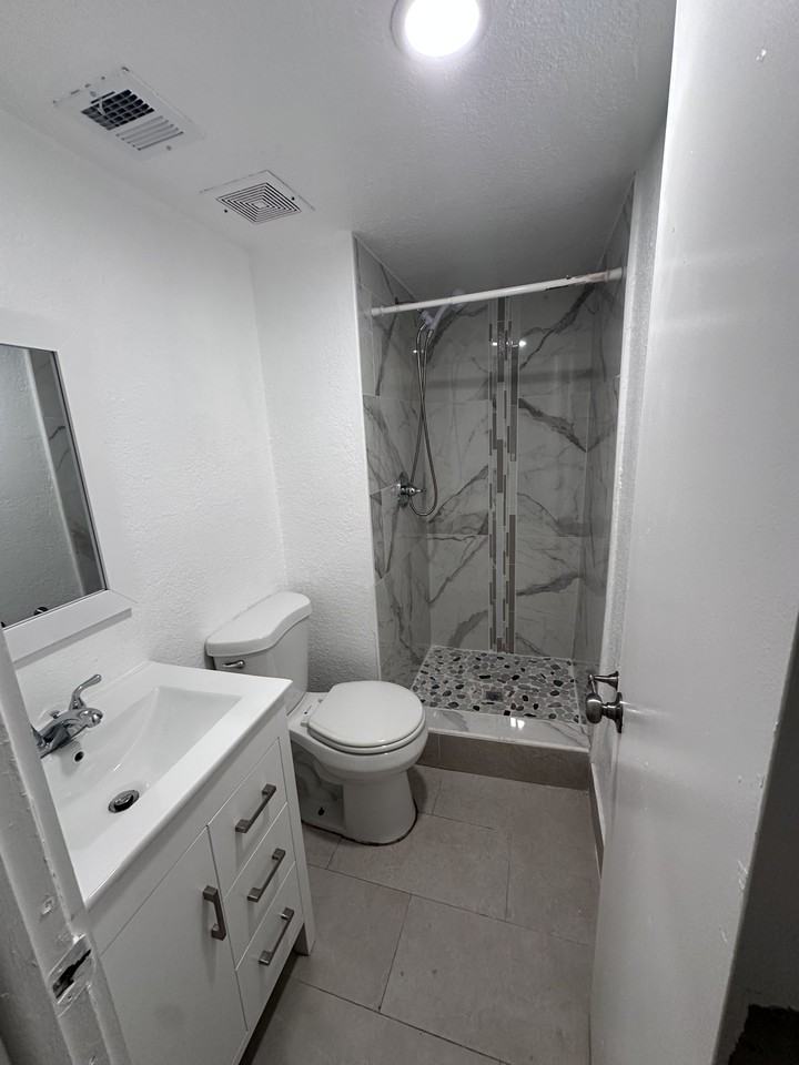 2070 Braman Ave - Photo 4 of 10