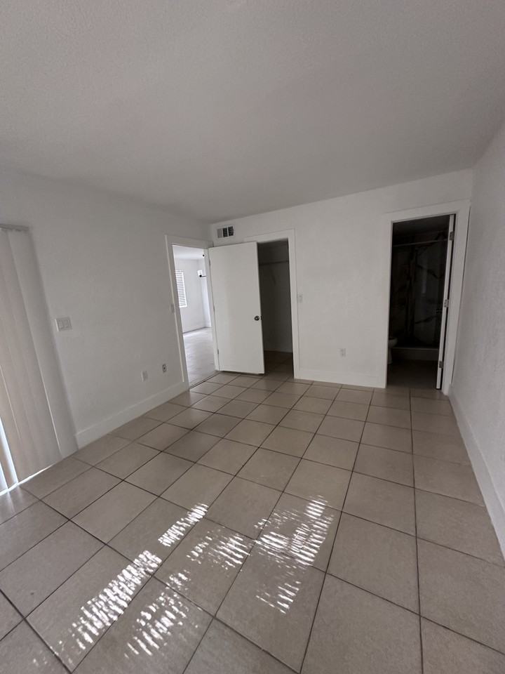 2070 Braman Ave - Photo 5 of 10