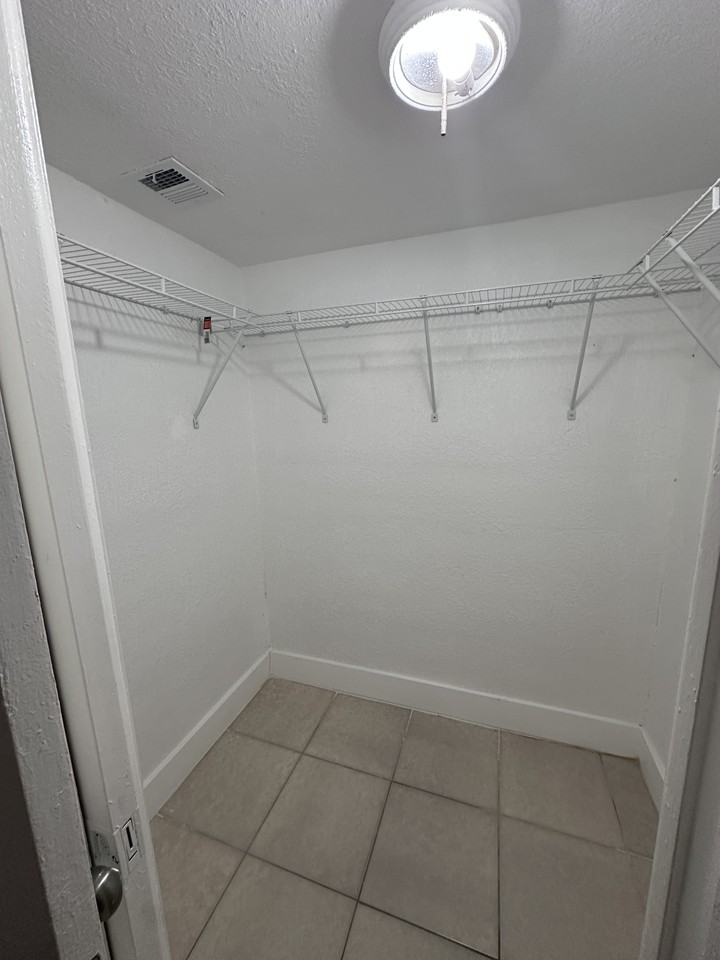 2070 Braman Ave - Photo 6 of 10