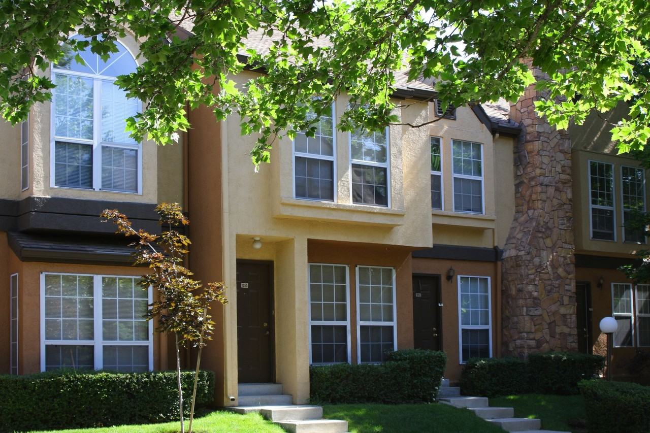 Vine Gate Apartments & Townhomes - Photo 4 of 37