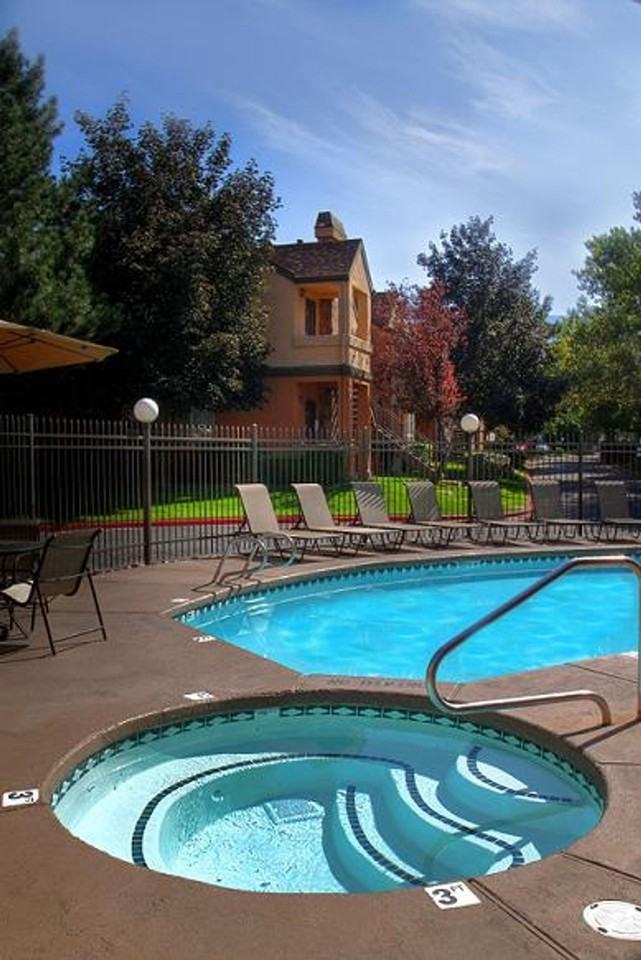 Vine Gate Apartments & Townhomes - Photo 5 of 37