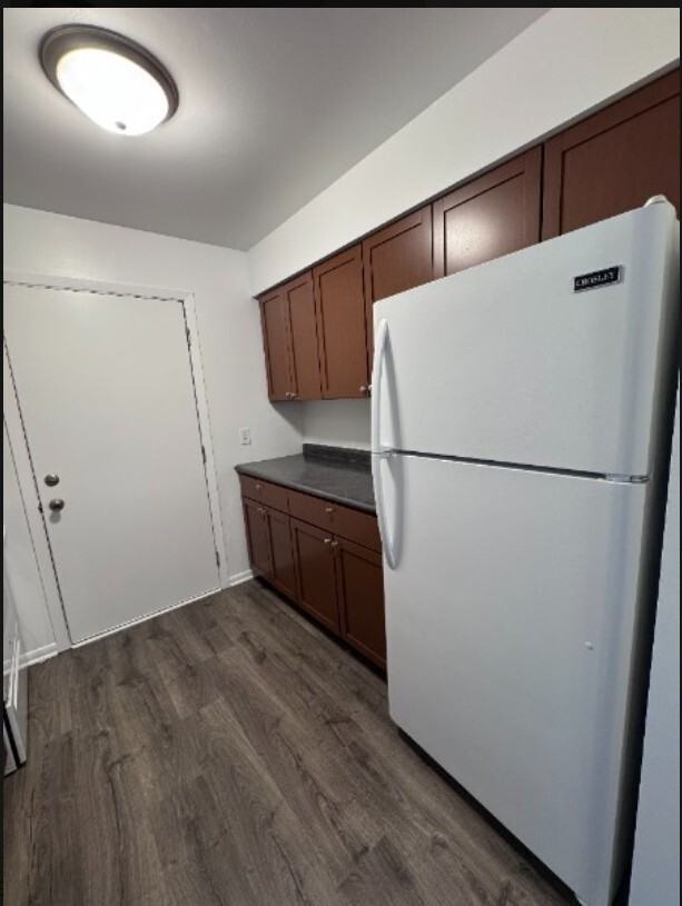 2022 Lawrence Avenue - Photo 4 of 7