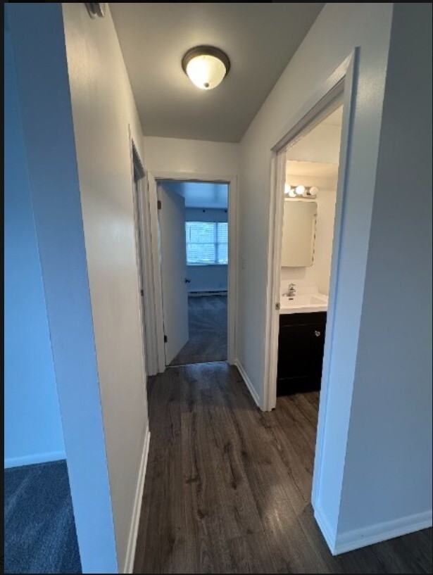 2022 Lawrence Avenue - Photo 5 of 7