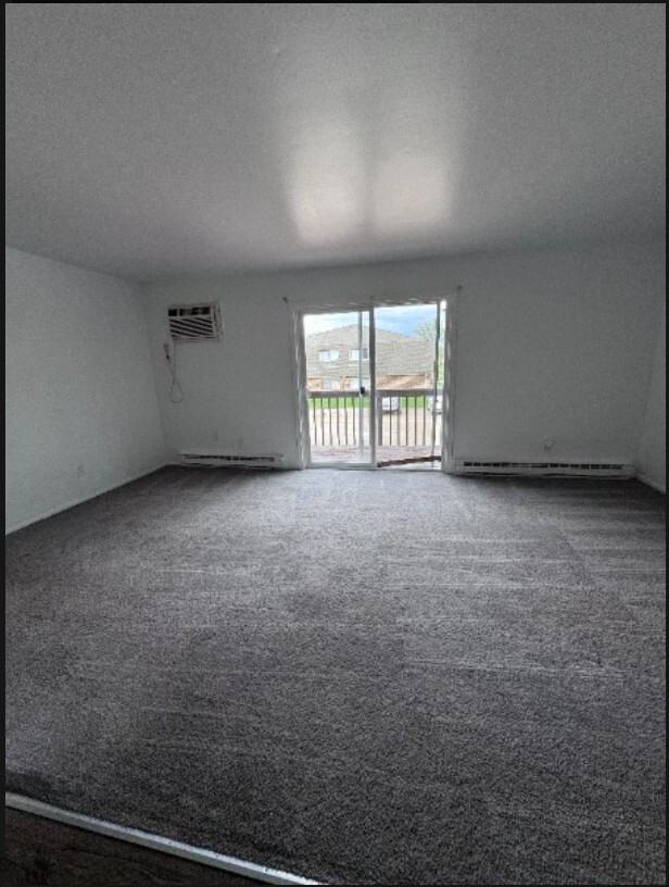 2022 Lawrence Avenue - Photo 6 of 7