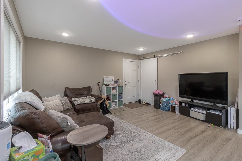 107 Grove Street - Photo 4 of 31