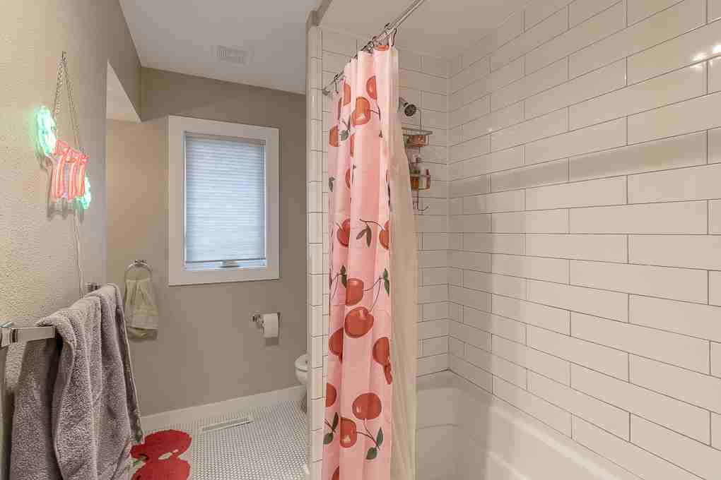 107 Grove Street - Photo 5 of 31
