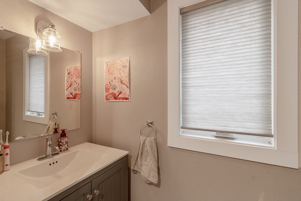 107 Grove Street - Photo 6 of 31
