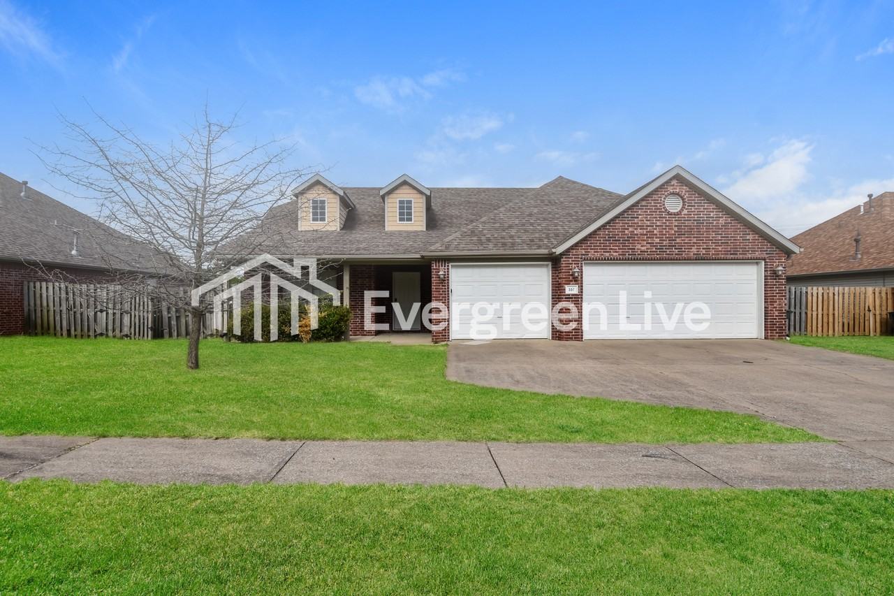 557 N Fox Meadows Ln - Photo 2 of 15