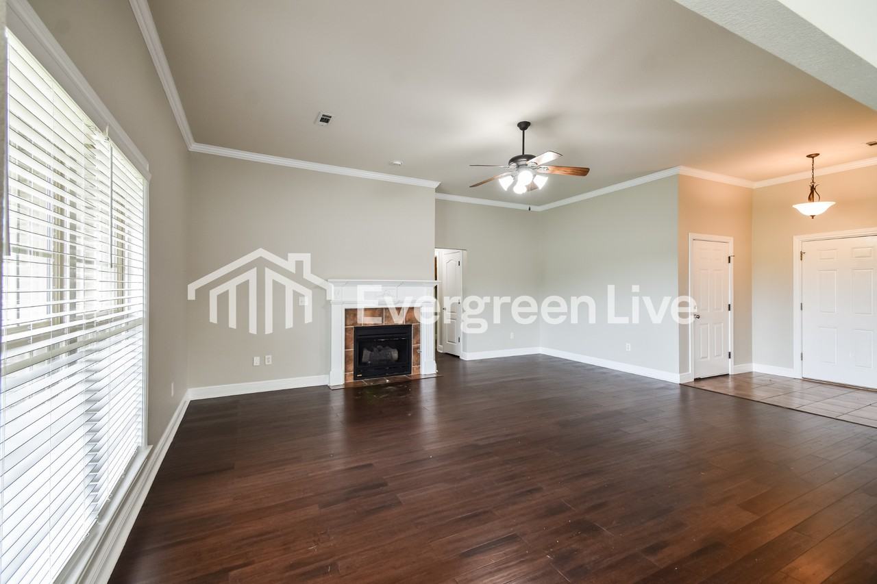 557 N Fox Meadows Ln - Photo 4 of 15