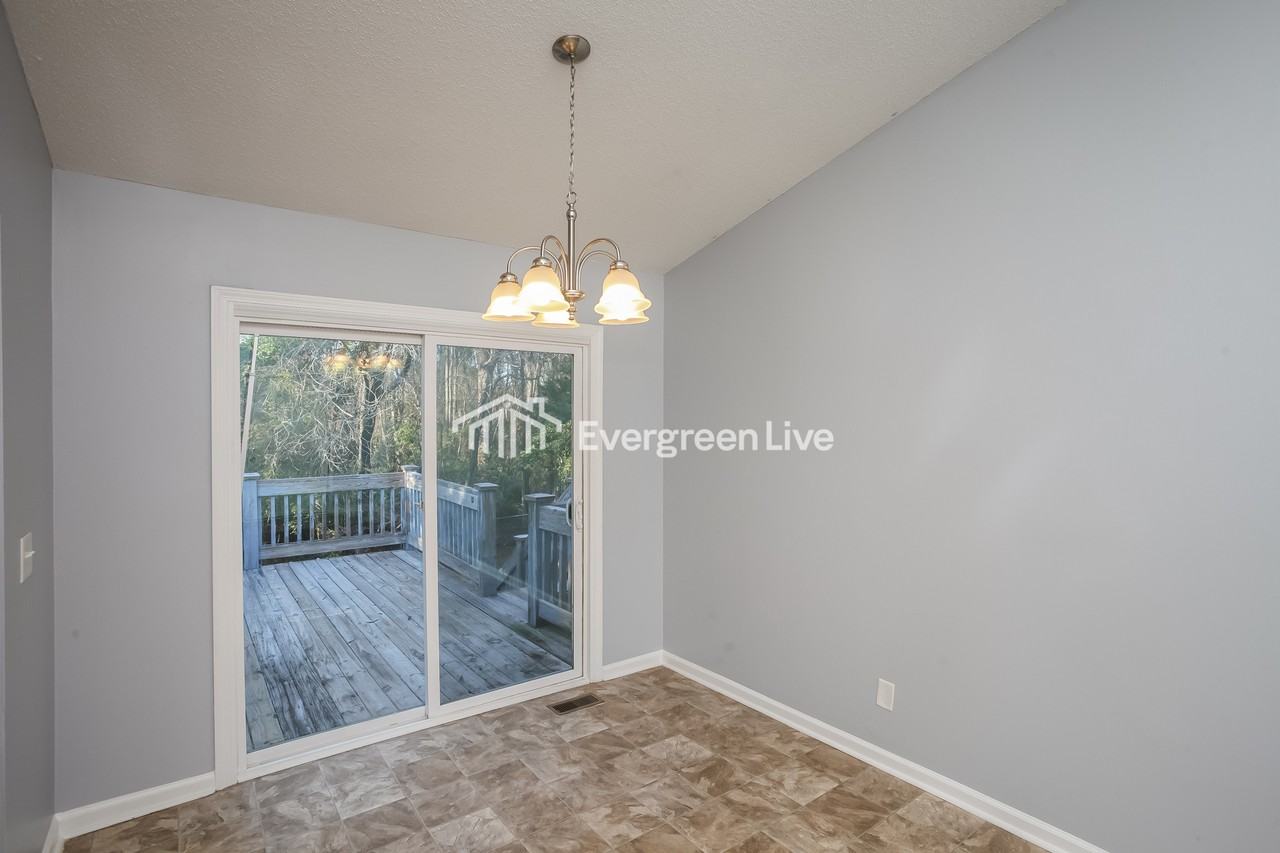 410 Clyde Ct - Photo 4 of 15