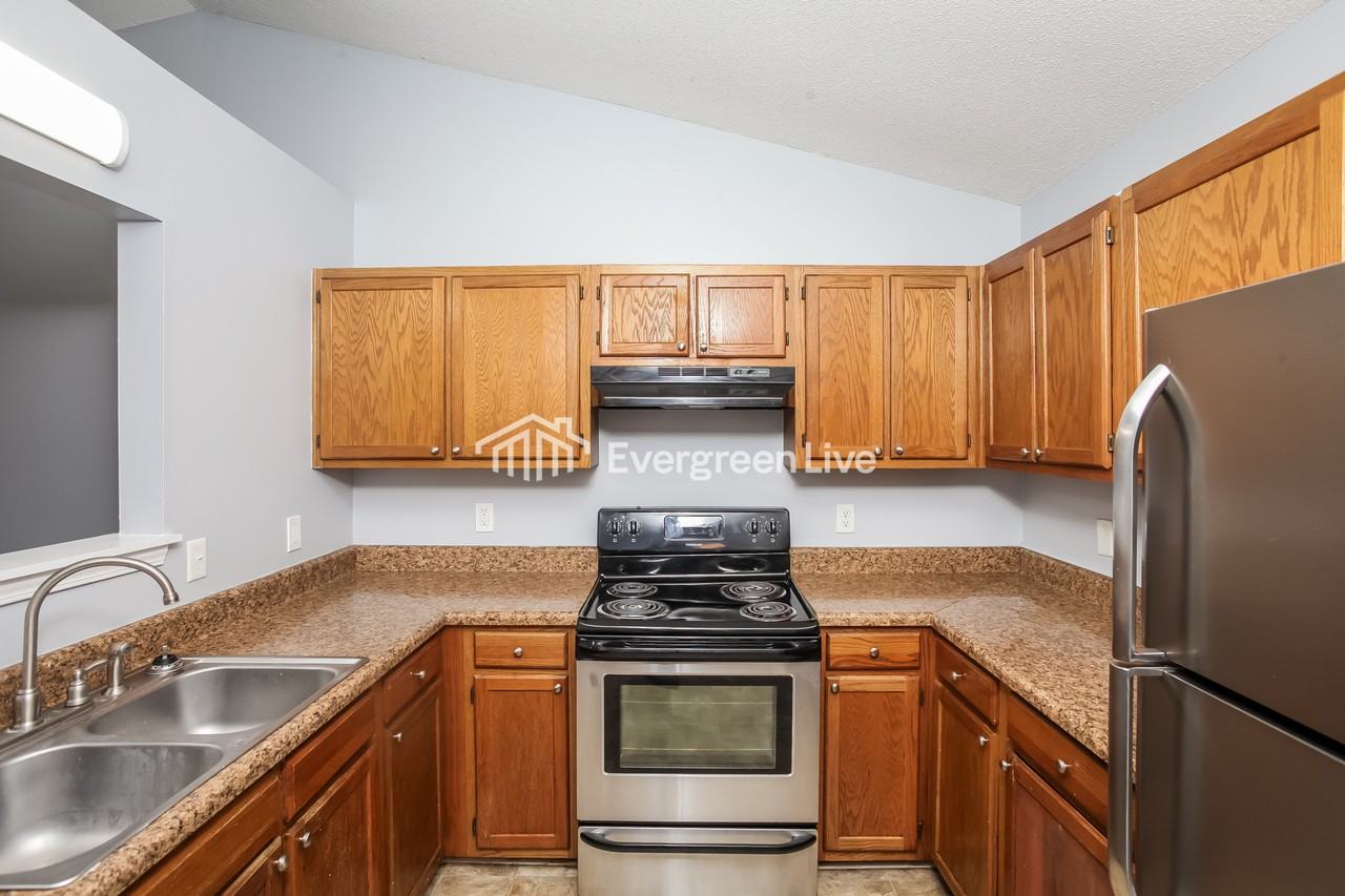 410 Clyde Ct - Photo 5 of 15