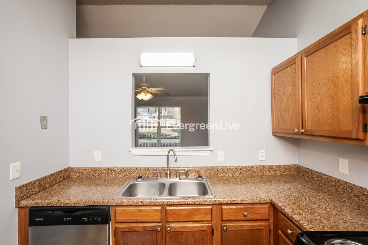 410 Clyde Ct - Photo 6 of 15