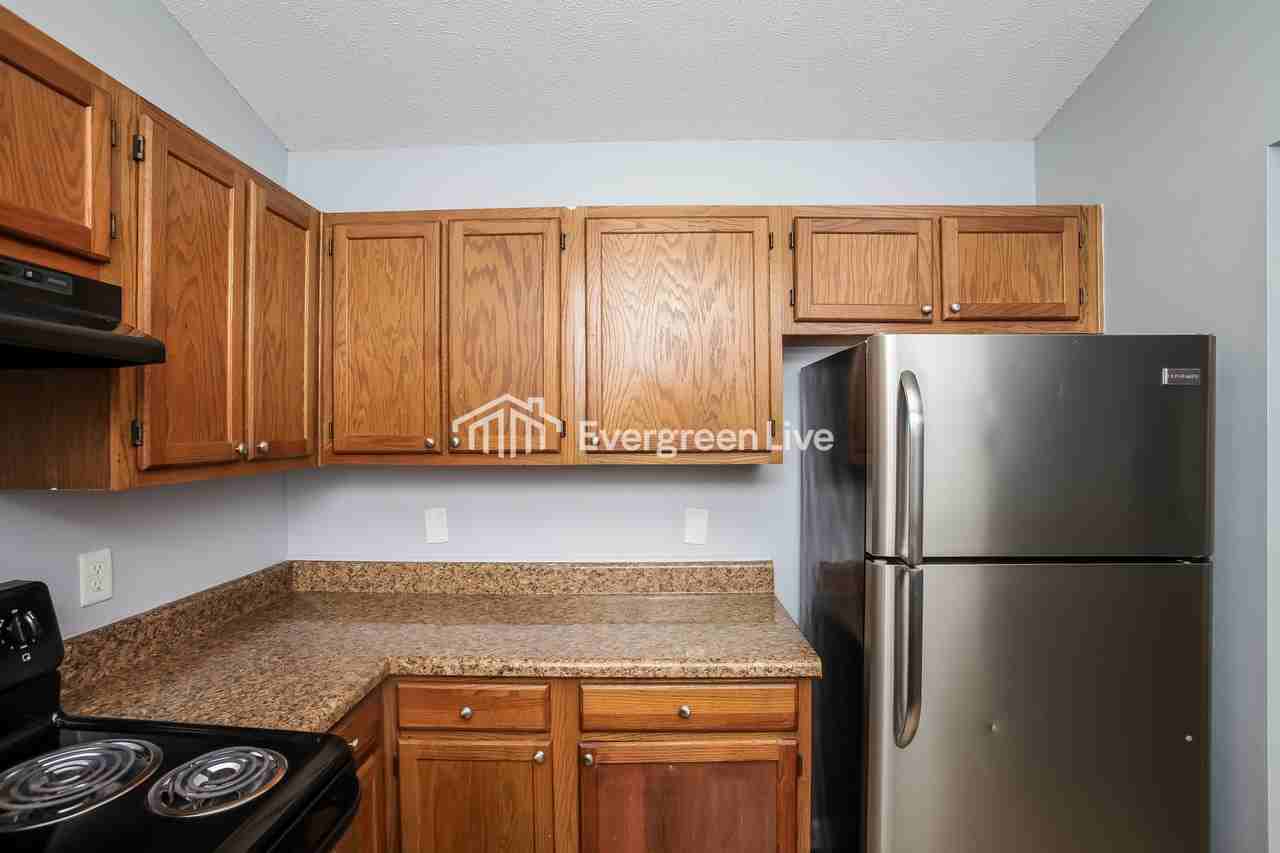 410 Clyde Ct - Photo 7 of 15