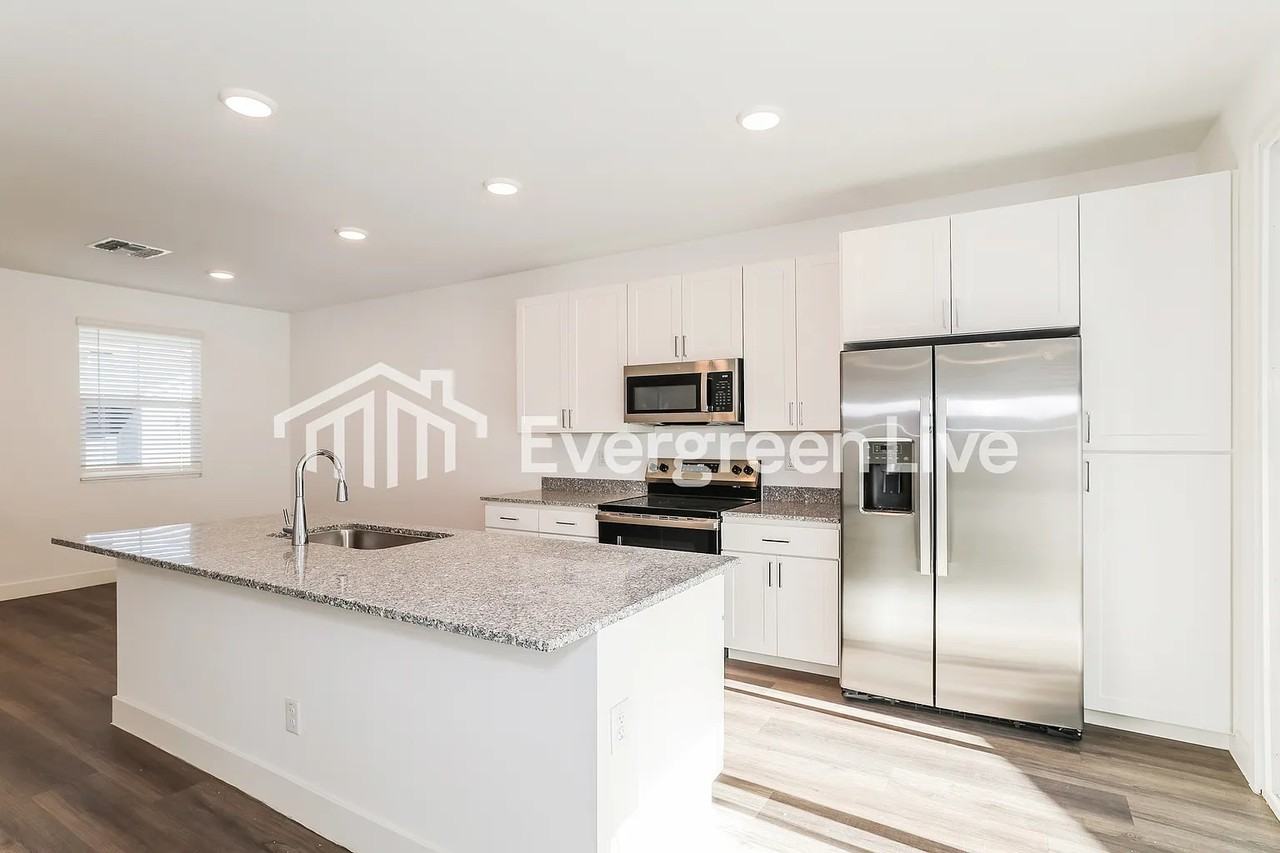 9117 N 181st Ave #13 - Photo 4 of 15