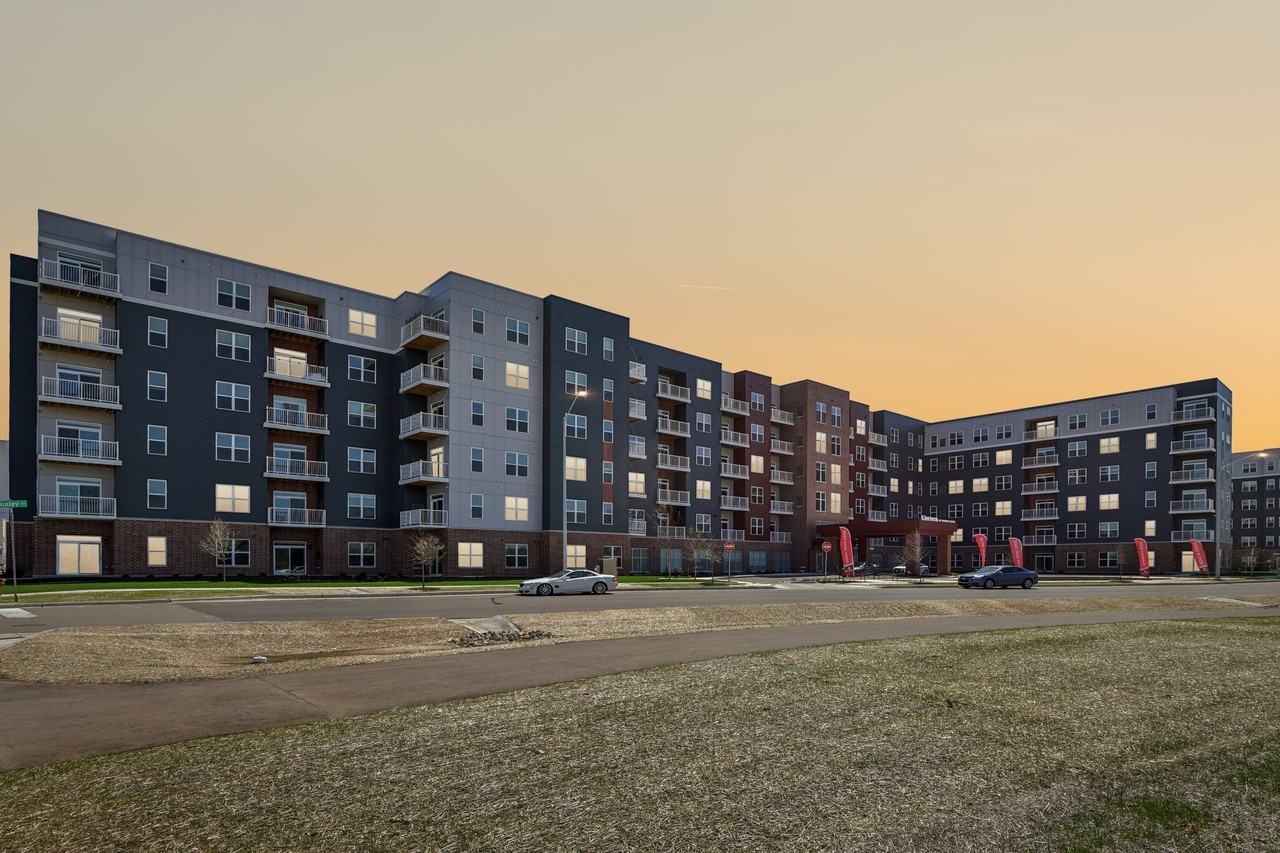 The Victoria at Huxley Yards - Photo 3 of 31