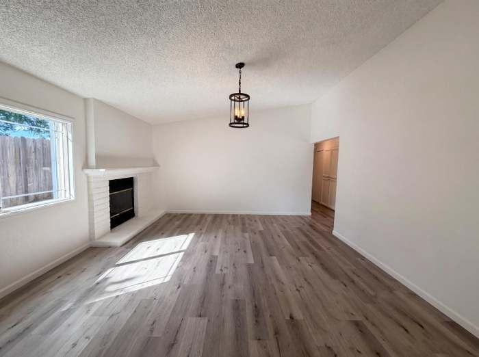 5901 Small Hill Ct - Photo 3 of 25