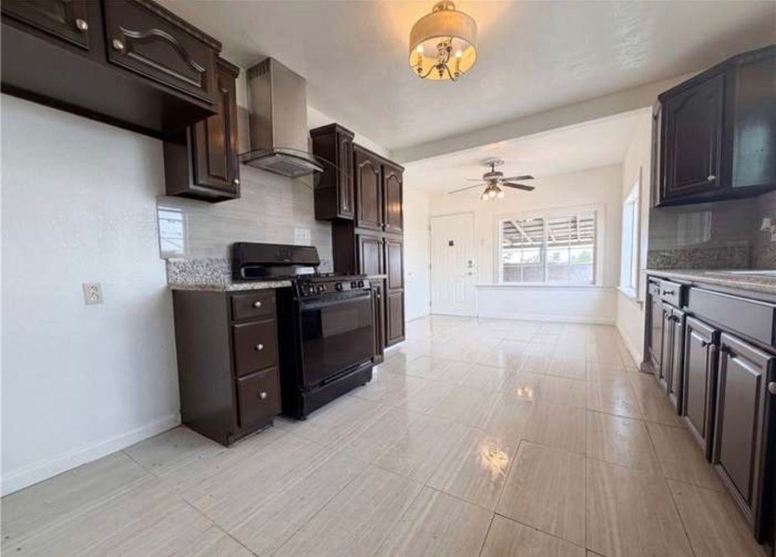 11950 Lee Ave - Photo 3 of 41