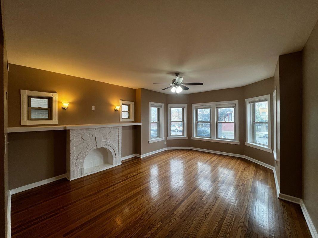 735 N Hamlin Ave ##1 - Photo 2 of 23