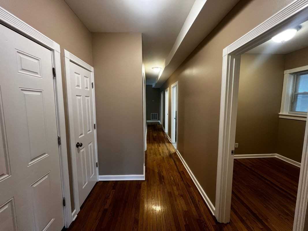 735 N Hamlin Ave ##1 - Photo 4 of 23