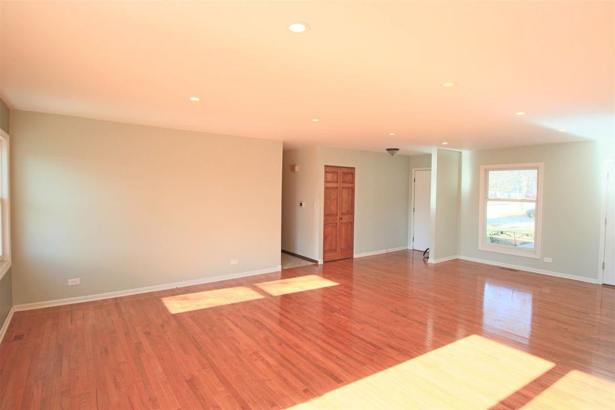 2373 S Crescent Ln - Photo 2 of 21