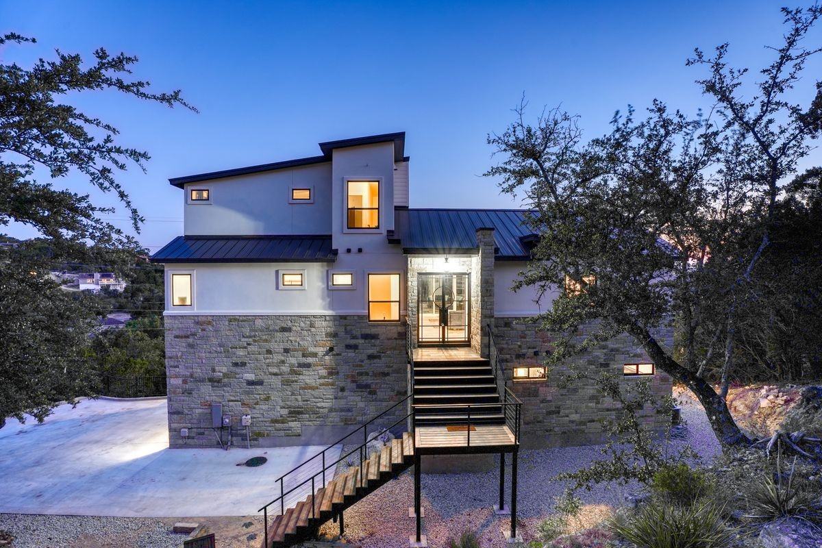 7002 Deepwood Dr - Photo 2 of 43