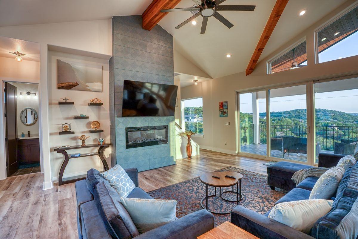 7002 Deepwood Dr - Photo 5 of 43