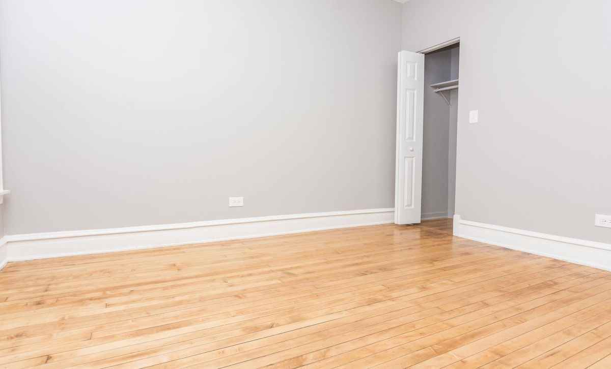 5048 S Laflin St - Photo 3 of 8