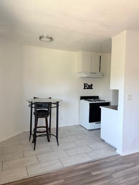11820 Hart St - Photo 2 of 6