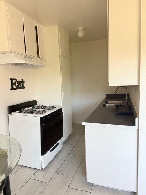 11820 Hart St - Photo 5 of 6