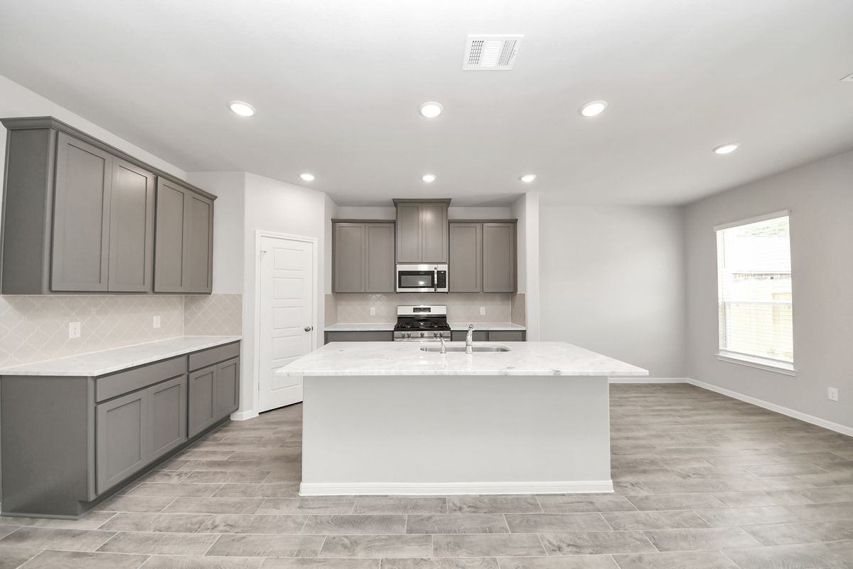 22826 Xanthos St - Photo 7 of 49