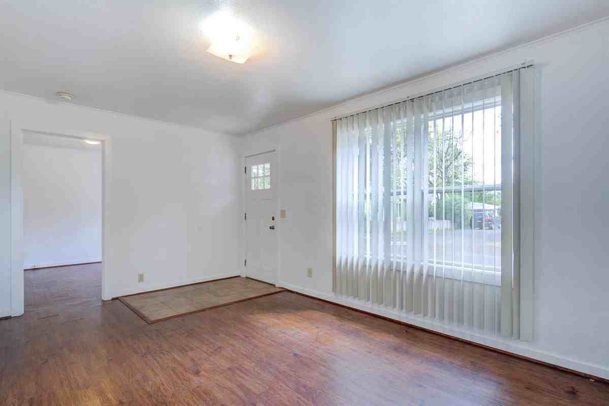 535 Spring St - Photo 2 of 17