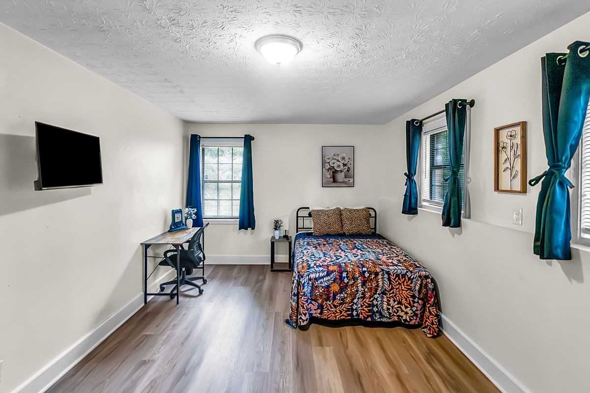 1812 Wiggins Cir Sw - Photo 4 of 23