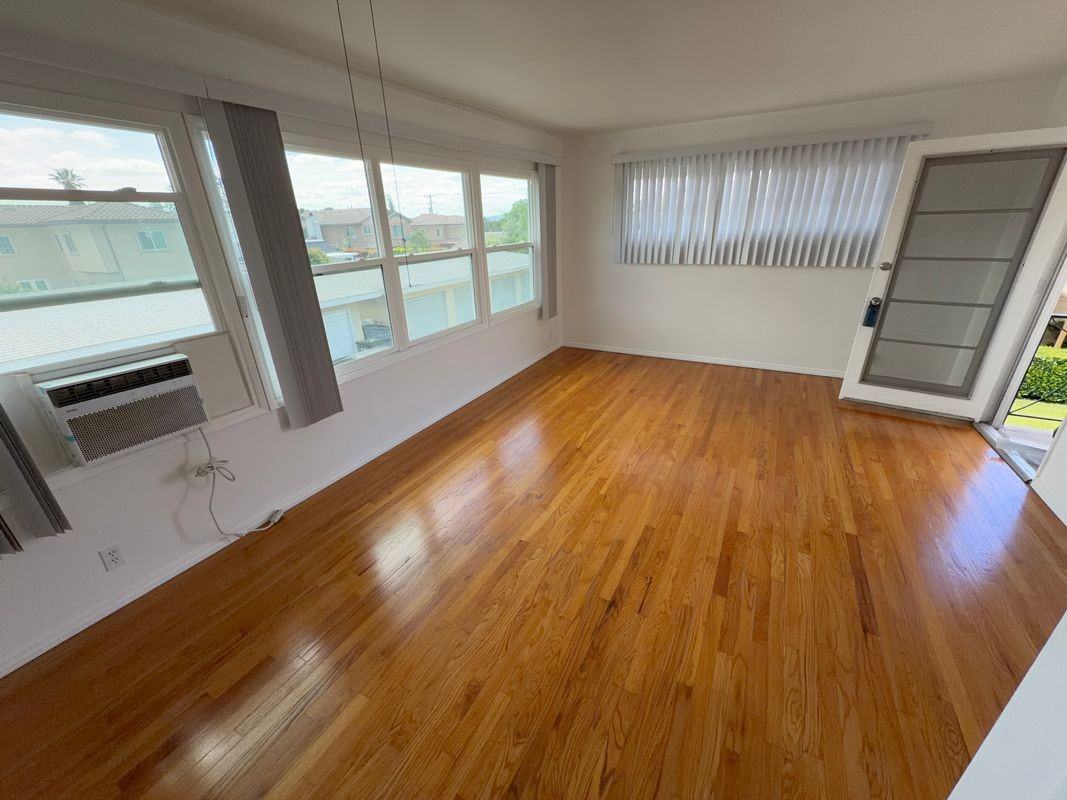 5660 Noel Dr - Photo 3 of 15