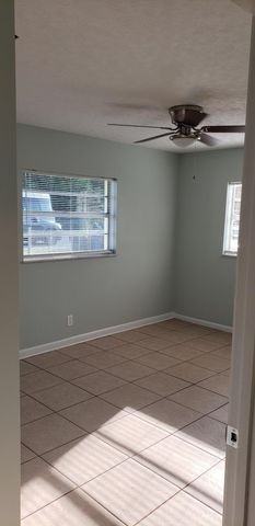 802 N Lake Dr - Photo 4 of 6