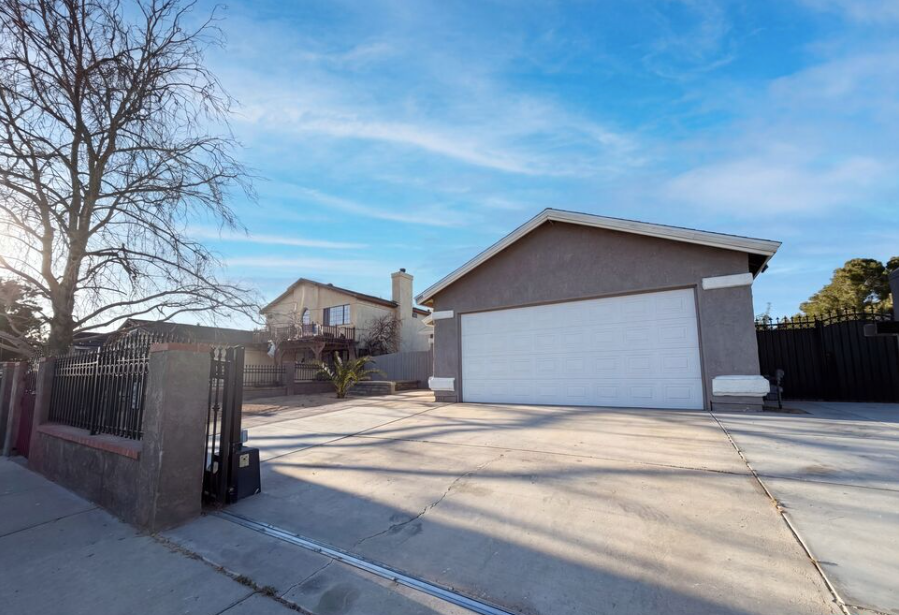 2553 E Avenue J4 - Photo 7 of 22