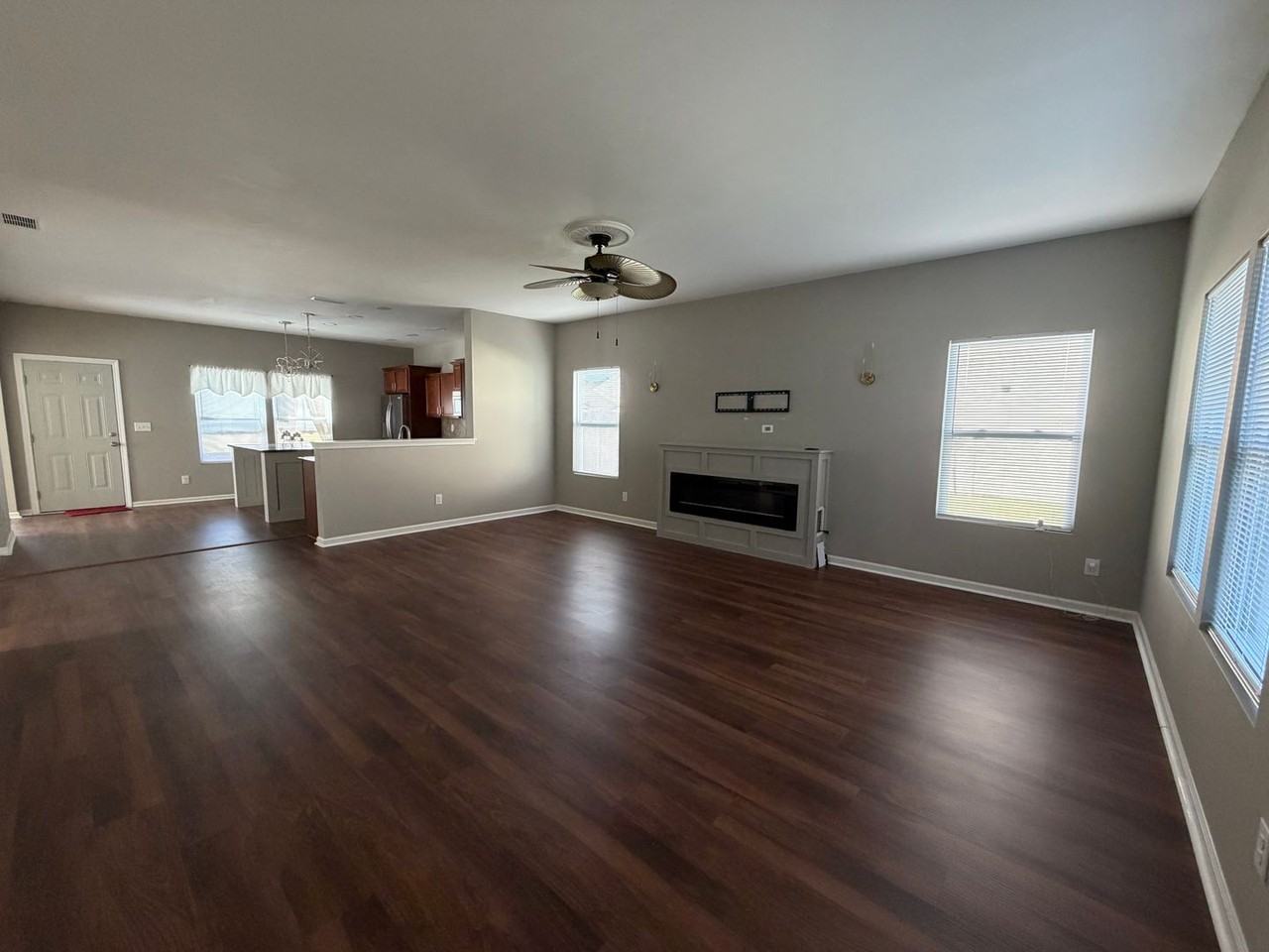 6079 Shamrock Green Dr - Photo 3 of 37