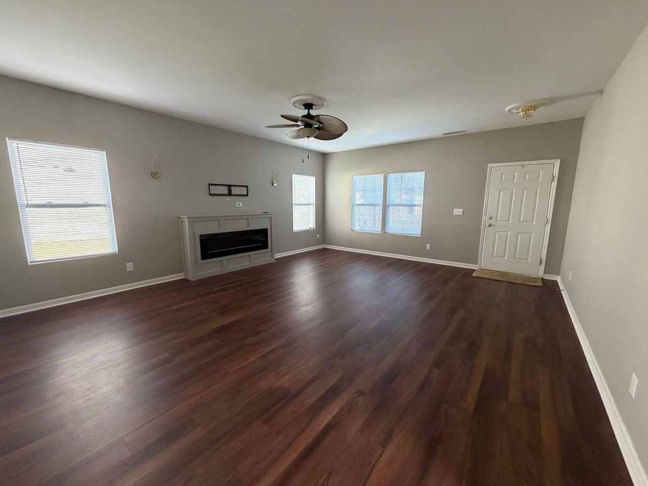 6079 Shamrock Green Dr - Photo 4 of 37