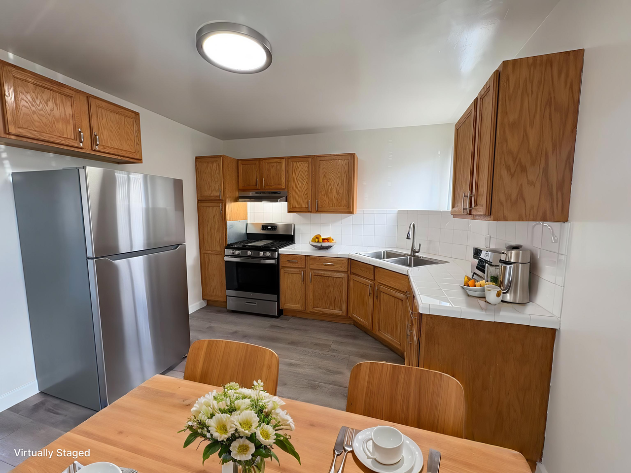 21612 Berendo Avenue - Photo 2 of 19