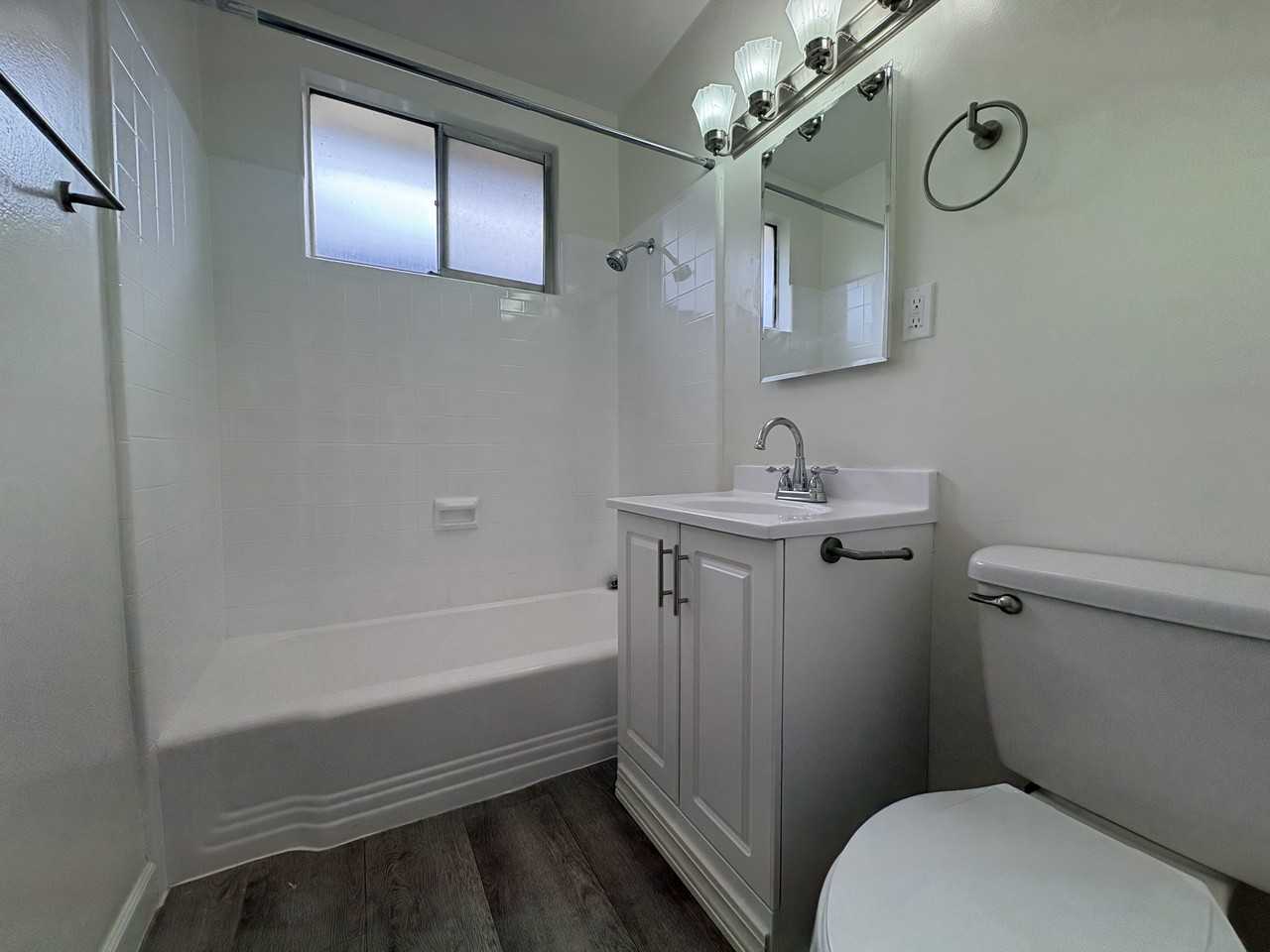 21612 Berendo Avenue - Photo 5 of 19