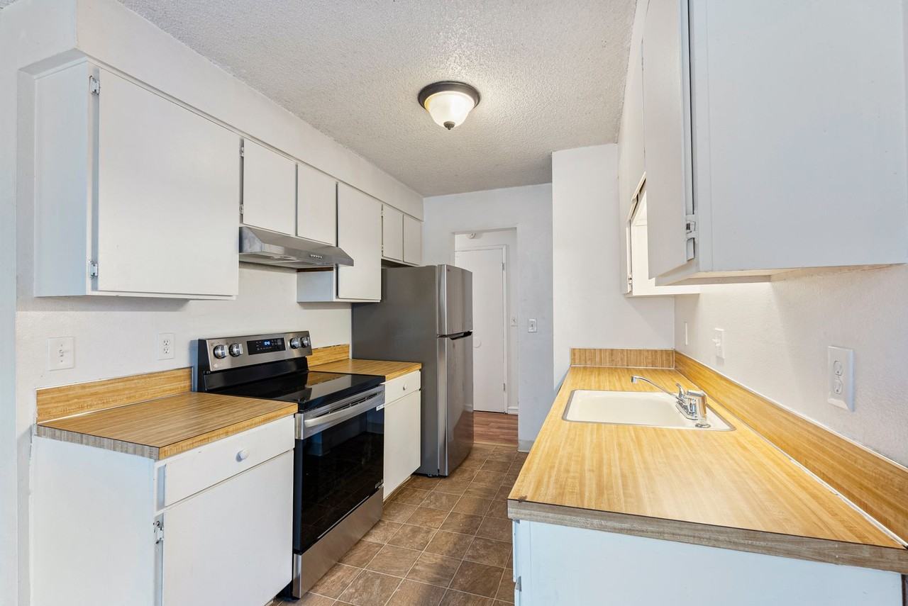 Sandy Terrace Apartments - Photo 3 of 44